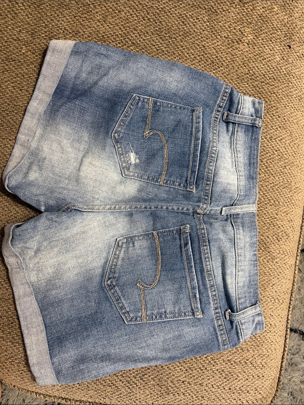 Denim shorts - Picture 2 of 3